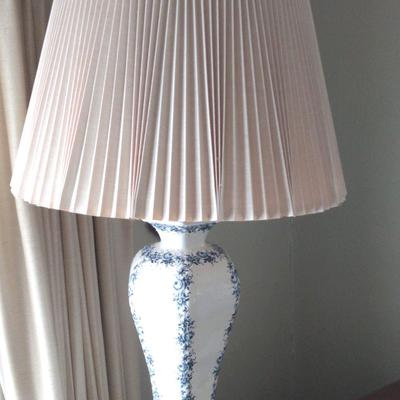 Blue and White Ceramic Moriage Lamp- English Cottage