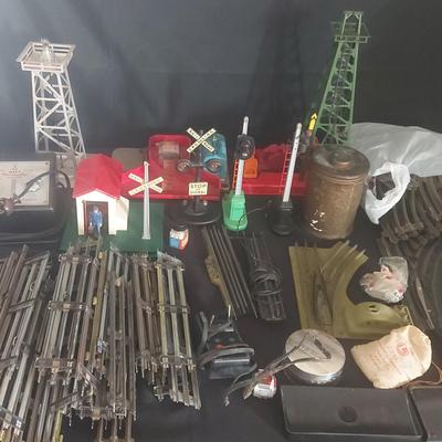 COLLECTION OF LIONEL TRAIN ACCESSORIES AND TRACKS