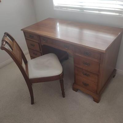 BEAUTIFUL STICKLEY DESK