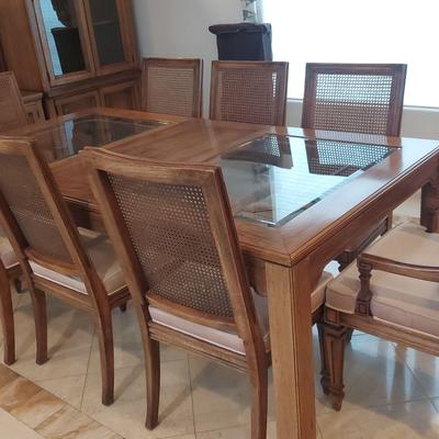 TRADITIONAL DINING ROOM TABLE WITH GLASS TOP & LEAF AND 8 CANE BACK CHAIRS 