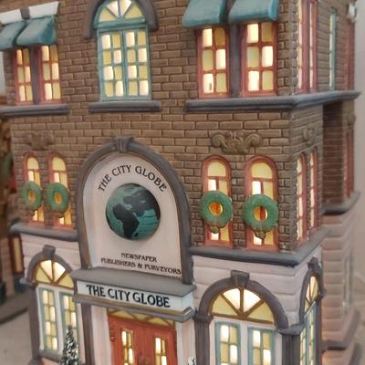 HERITAGE VILLAGE COLLECTION "CHRISTMAS IN THE CITY SERIES" POST OFFICE AND THE CITY GLOBE