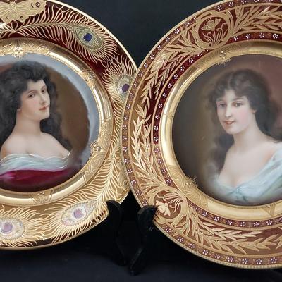 PAIR OF ELEGANT ROYAL VIENNA GILT PORTRAIT PLATES