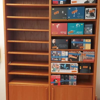 GORGEOUS WOODEN BOOKCASE