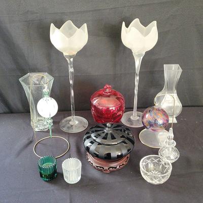 ELEGANT GROUPING OF DECORATIVE GLASS & CRYSTAL ITEMS - ORNAMENTS, VASES, CANDLE HOLDERS, BOWLS, ETC.