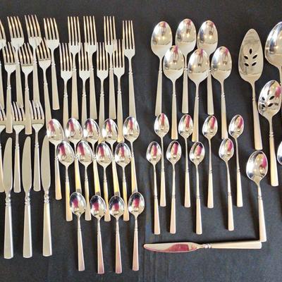BIG ONEIDA SET OF FLATWARE
