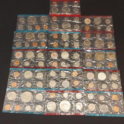 COLLECTION OF 1970s UNCIRCULATED COINS