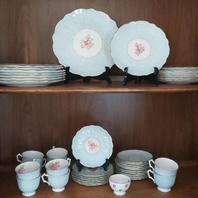 GORGEOUS AYNSLEY BLUE CROCUS FINE BONE CHINA