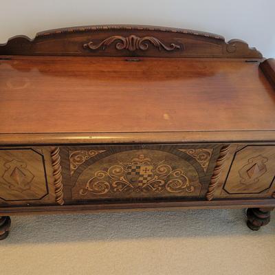 DECORATIVE FOOTED CHEST 
