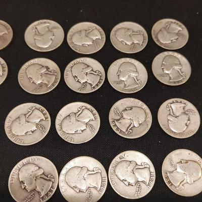 COLLECTION OF 1940s SILVER QUARTERS ALONG WITH SOME FROM 1950s & 1960s