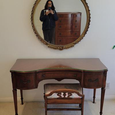 EUROPEAN STYLE VANITY, STOOL, AND MIRROR 