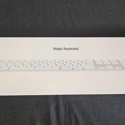 BRAND NEW APPLE MAGIC KEYBOARD INBOX