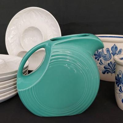 VINTAGE POTTERY INCLUDING FIESTA AND CALIFORNIA USA