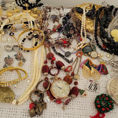 COSTUME JEWELRY LOT