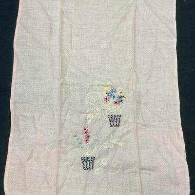 Vtg Pink Embroidered Floral Guest Towel
