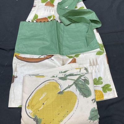 Lot 2 Vintage Fruit Print Apron & Tablecloth
