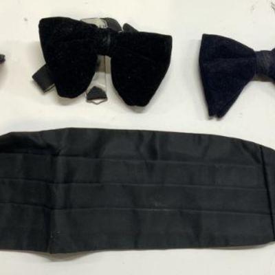 Lot 4 Bow Ties & Cummerbund
