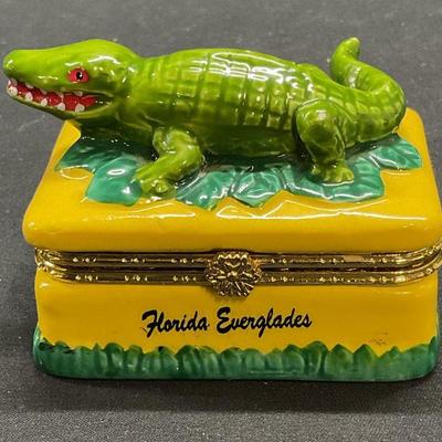 AGiftCorp Florida Alligator Porcelain Trinket Box
