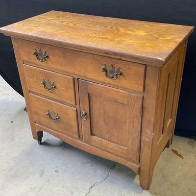 Antique Victorian Style Oak Dresser / Washstand
