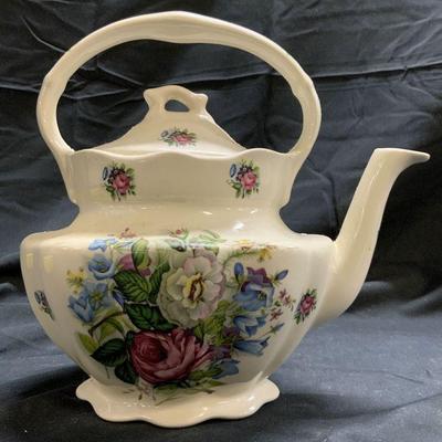 CROWNFORD BY GIFTWARE Porc Teapot W Lid
