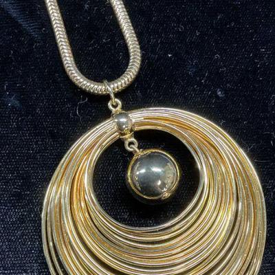 Vintage Gold Tone Circle Pendant Necklace
