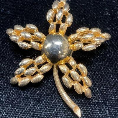 Vintage Gold Tone Flower Brooch
