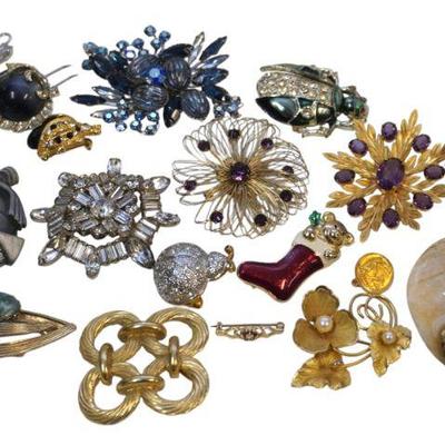 LOT OF ASSORTED VINTAGE BROOCHES/PINS - 19 PIECES