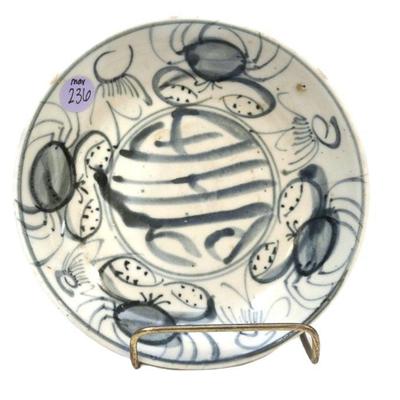 ANTIQUE CHINESE BLUE AND WHITE QING DYNASTY CRAB PLATE