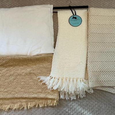 4 Quality Throw Blankets incl. Ralph Lauren, Cynthia Rowley