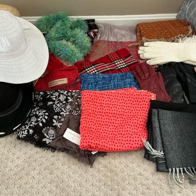 Womens Accessories - Vera Bradley, Eddie Bauer, Scala +