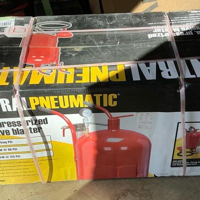 Central Pneumatic 110lb Pressurized Abrasive Blaster