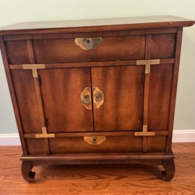 Broyhill Chinoiserie Entry Way AccentTable