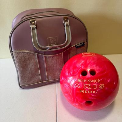 Lot 260: Vintage Brunswick Leather Bowling Bag With Ball