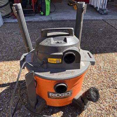 Lot211: Rigid 22.5 L Shop Vacuum  With Attachments