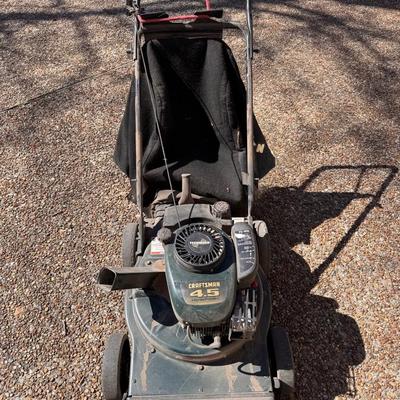 Lot 229: Craftsman Yard Vacuum/ Chipper/ Shredder/Blower