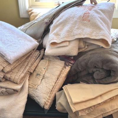 Lot 149: Linens!