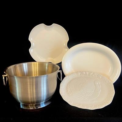 Lot 313: Serving Ware