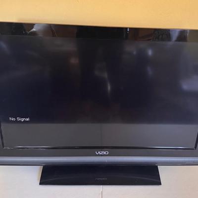 Lot 234: Vizio Tesla 39 31” TV With Remote And Sound Bar 