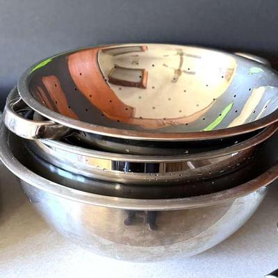 Lot 107: Professional Stainless Mixing Bowls, Colander , Cuisinart Pot, Fry Pan, SS Pot