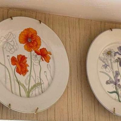 Lot122: Four Decorative Plates, Made In Itlay Glass Bottle Filled With Corks, Baskets