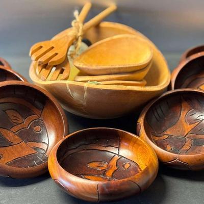 Lot 128: All The Way From Alaska (LG Bowl Set)…