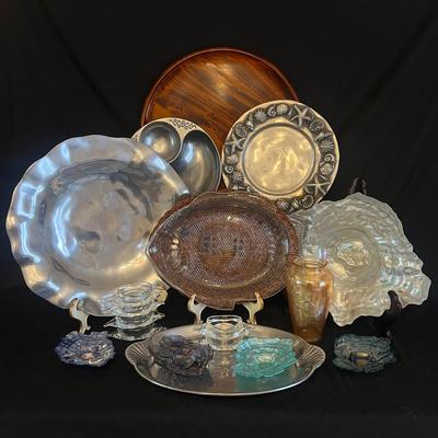 Lot 314: Beach Themed Serving Ware And Table Decor