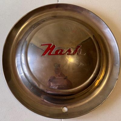 Lot 256: Vintage 1952-55 Nash Rambler Hubcap