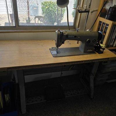 Sh041 commercial brother sewing machine and table
