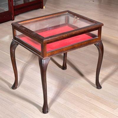 Display Case Table | Small side table with glass top hinged lid, on cabriole legs. - h. 23.75 x w. 24.5 x d. 21.5 in