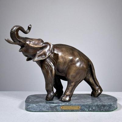 After barye Bronze | Good luck elephant After Antoine-Louis Barye (1795-1875) On a green marble base with brass plaque. - h. 8.5 x w....