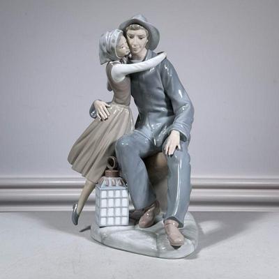 LLadro Couple | "The Kiss" showing a young amorous couple with lantern. Marked on the bottom. - h. 13 x l. 8 x d. 10 in

