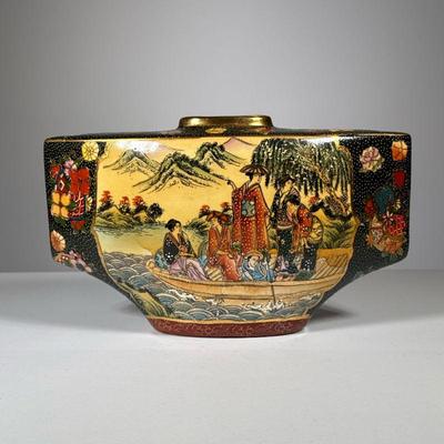 Japanese Satsuma vase | Of oblong shape, with gilt highlights, marked on the bottom. - h. 7.25 x l. 12 x d. 3.5 in