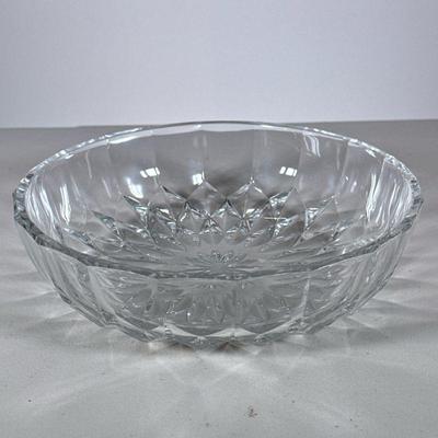 Val St Lambert Crystal Bowl | Belgian crystal glass bowl in imperial star pattern, with etched signature to underside. - h. 2.75 x dia....