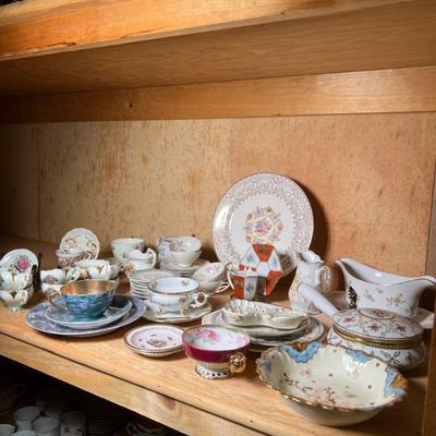 MIXED LOT TEACUPS & OTHER PORCELAIN | Large mixed lot of porcelain teacups & other dishes, including Limoges, Aynsley, Isco,...