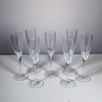 (7pc) TIFFANY & CO CHAMPAGNE FLUTES | Tiffany & Co. crystal champagne flutes, three with blue Tiffany label. - h. 9.25 x dia. 3 in

